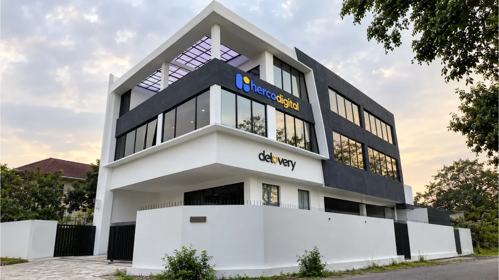 Tampak depan gedung HERCOLLAB di Semarang