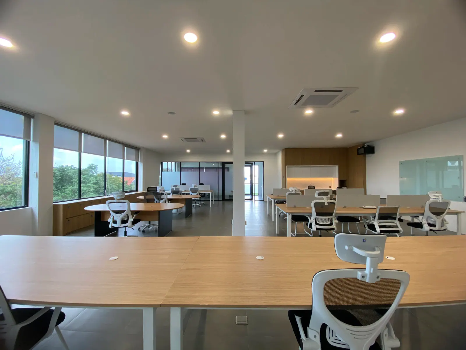 Ruang kerja modern HERCOLLAB